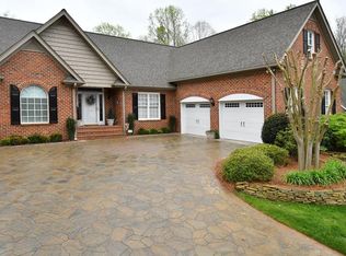 320 Coventry Park Ln, Winston Salem, NC 27104