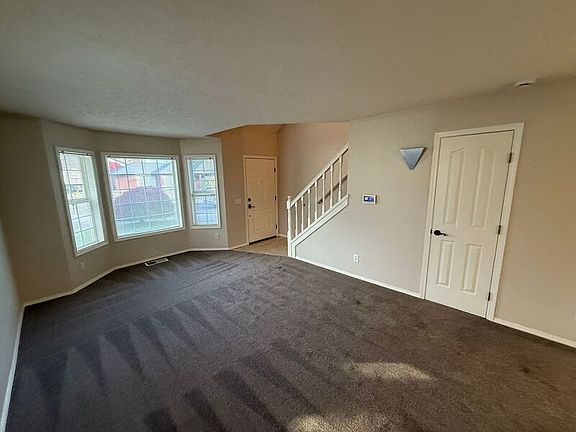 4th image of 1049 Yorkshire Ct SE