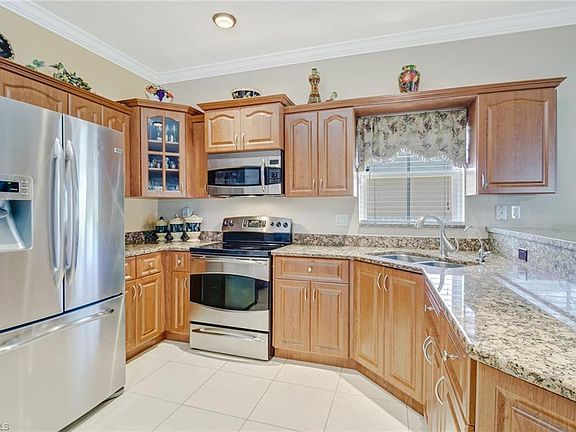 4th image of 304 Perlita Ave