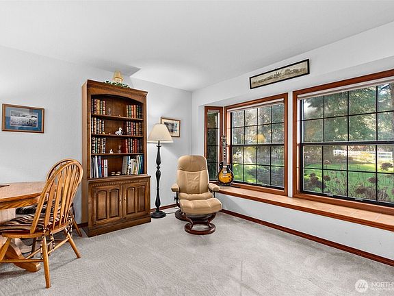 4th image of 7842 Diagonal Road SE