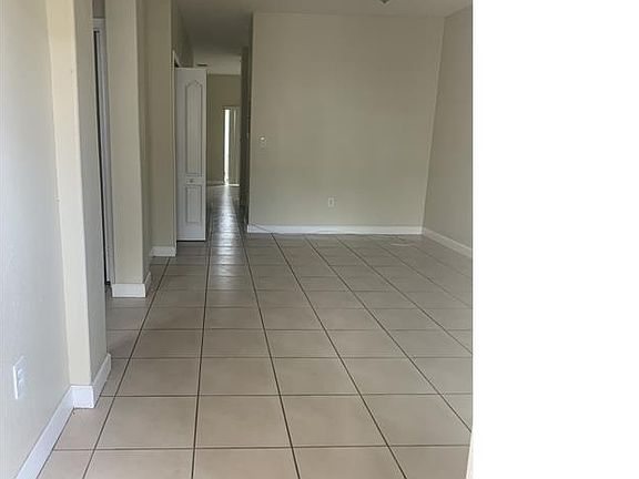 3rd image of 2903 SE 17th Ave Unit 100