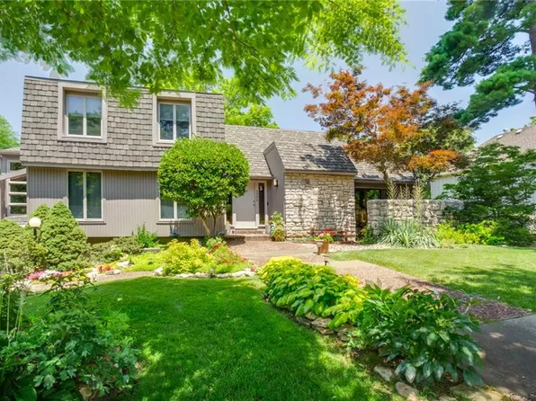 2506 W 71st Ter, Prairie Village, KS 66208