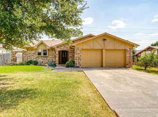 6512 Circleview Dr, North Richland Hills, TX 76180