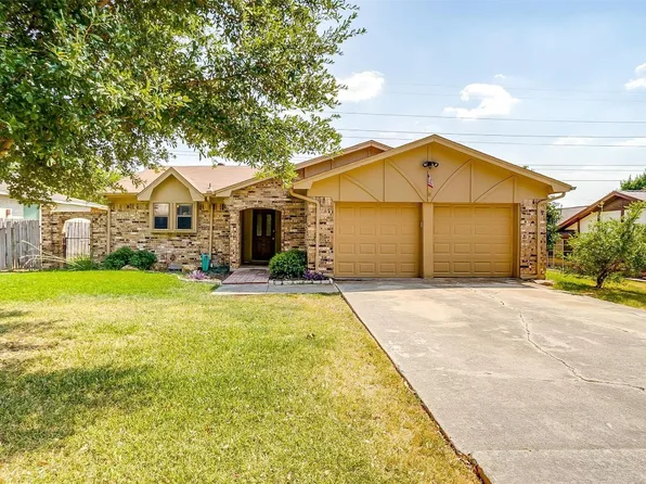 6512 Circleview Dr, North Richland Hills, TX 76180