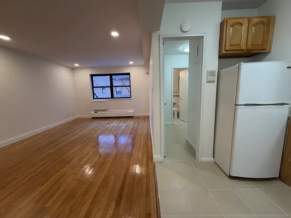 149-35 Northern Boulevard image 2 of 6