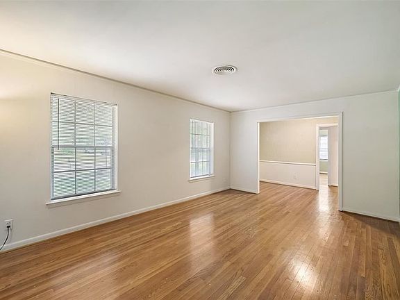 4th image of 3703 Woodvalley Dr