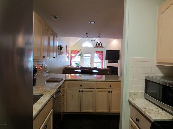 4th image of 503 Cedarwood