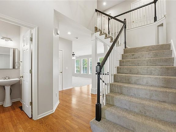 4th image of 12129 Hardy St
