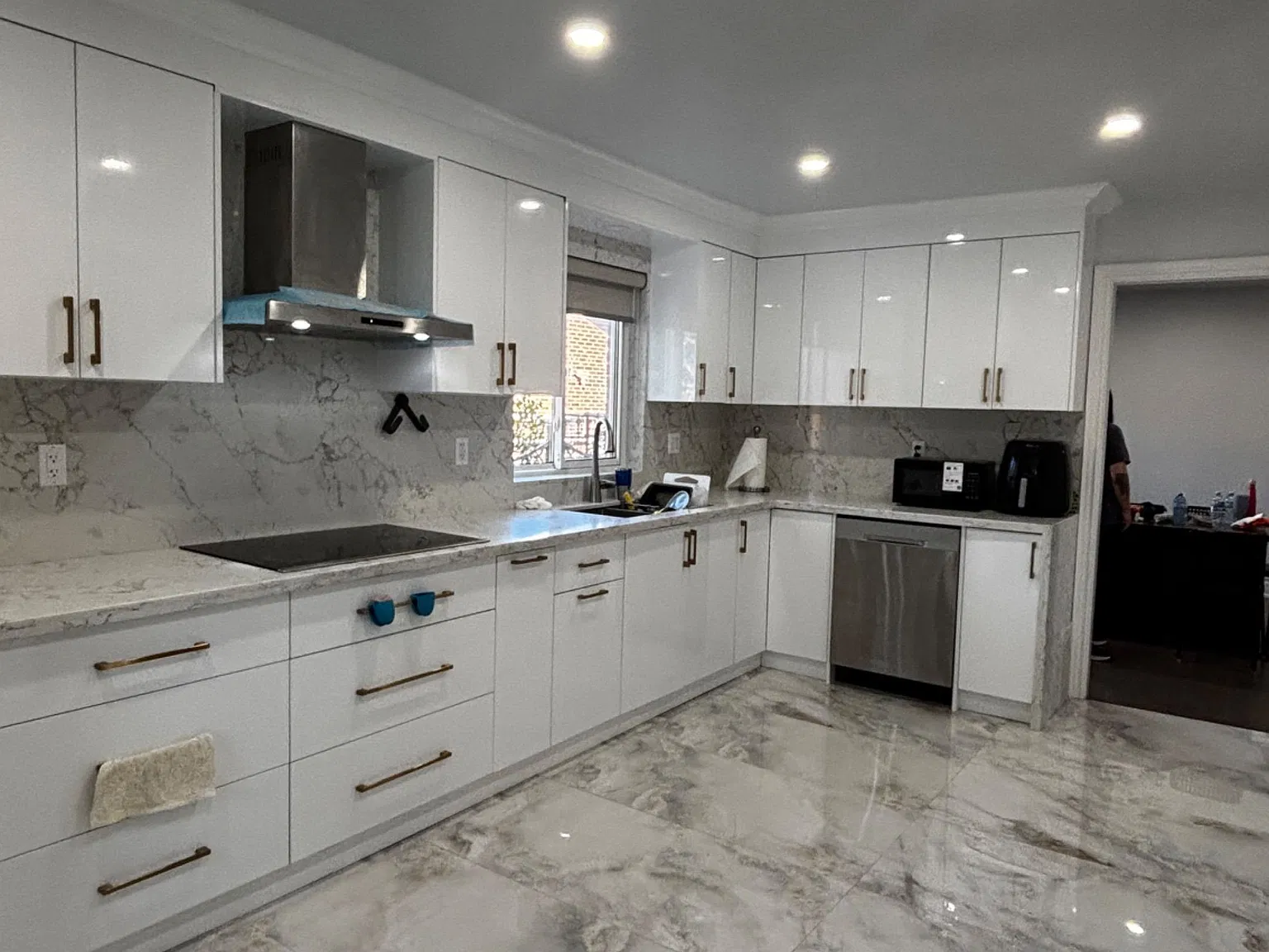 5 bed, $4,500 — Photo 1