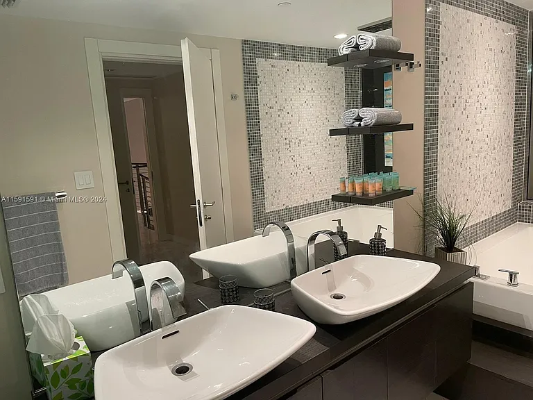 200 Biscayne Boulevard Way #1107 — Photo 10