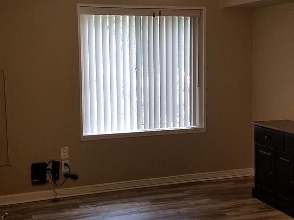 3rd image of 5200 Hilltop Dr APT B1