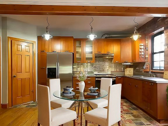 3rd image of 118 16th St #1A