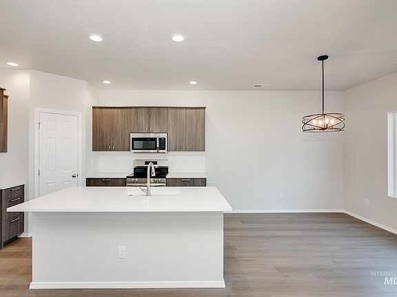 3rd image of 5015 Endicott Dr