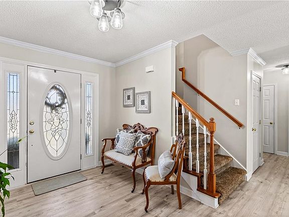 3rd image of 415 Cameron Dr