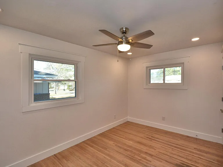 109 Edgemont Dr — Photo 32