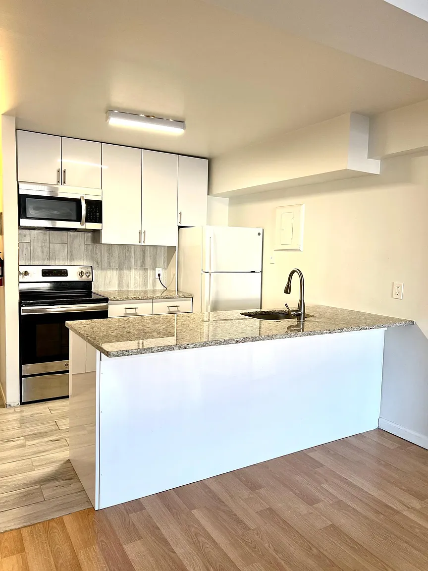 333 Grand Ave APT 1F photo 1