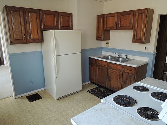 2nd image of 729 E College Ave