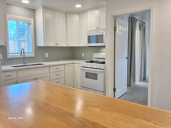 3rd image of 506 Mary St