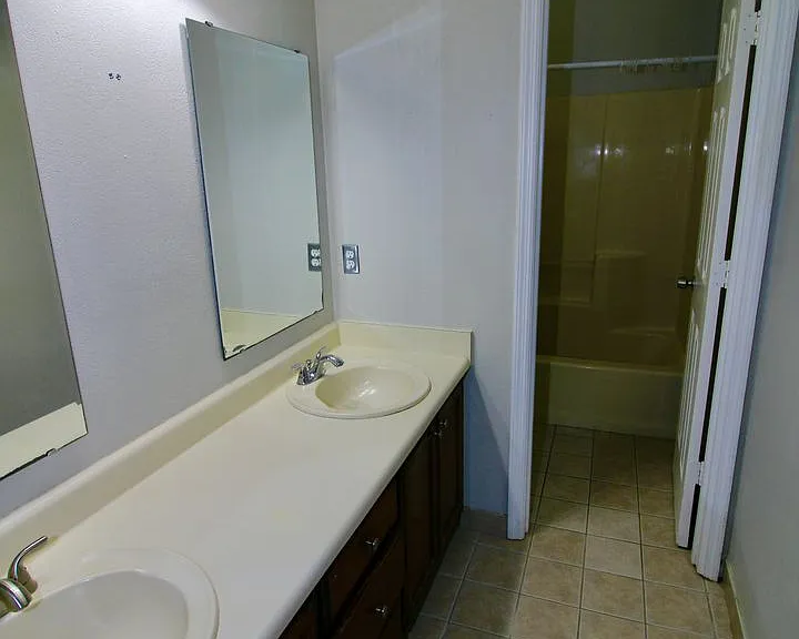 208 Woodbridge Rd — Photo 8