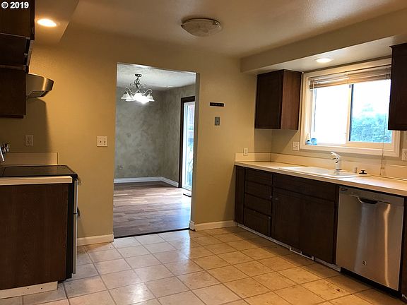 5th image of 4904 NE 47th Ave