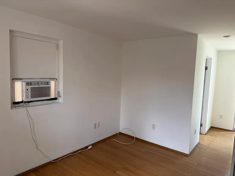 700 N Madison Ave — Photo 19