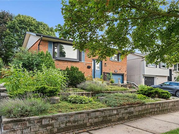 3rd image of 37 Dunsmere Dr