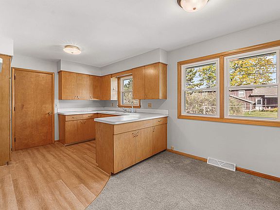 5th image of 806 Rock River Ave #808