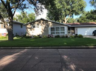 320 7th St NE, Watertown, SD 57201