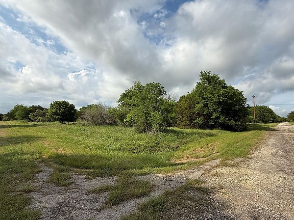 2nd image of 29104 Greenwood Dr