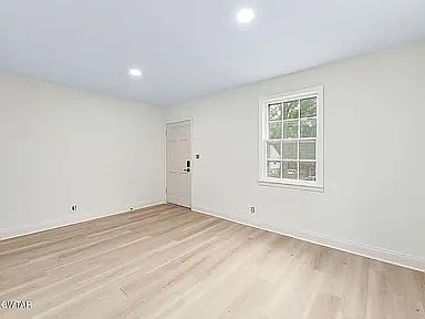 3rd image of 402 Edgewood St