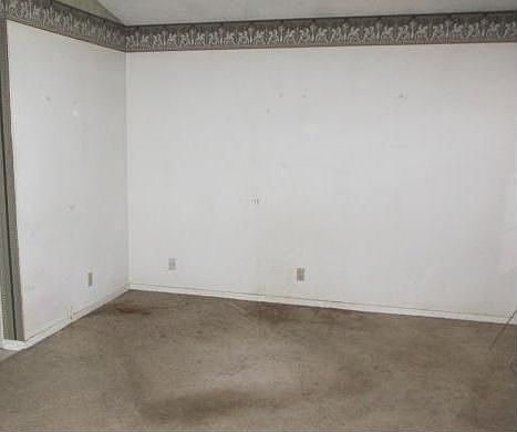 5th image of 1426 E Babcock Ave