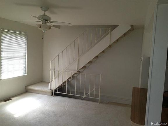 5th image of 353 Neptune Dr #109
