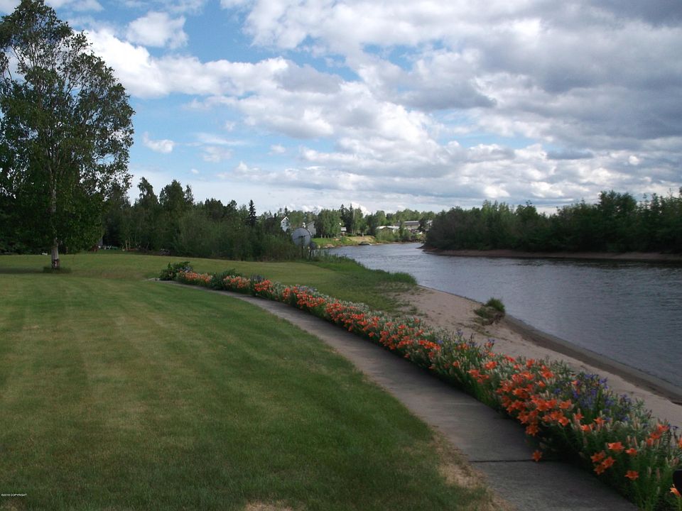 1st image of 3278 Riverview Dr