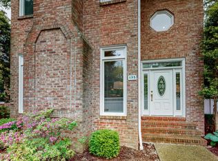 135 Promenade Ct, Louisville, KY 40223