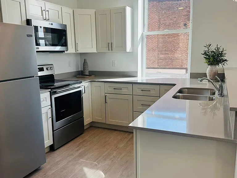 222 Bush St #205 — Photo 2