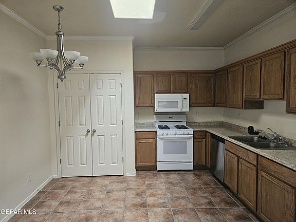 5th image of 12124 Hunter Hill Way #A