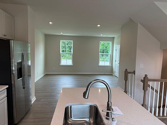 4th image of 1933 Stallings Rd