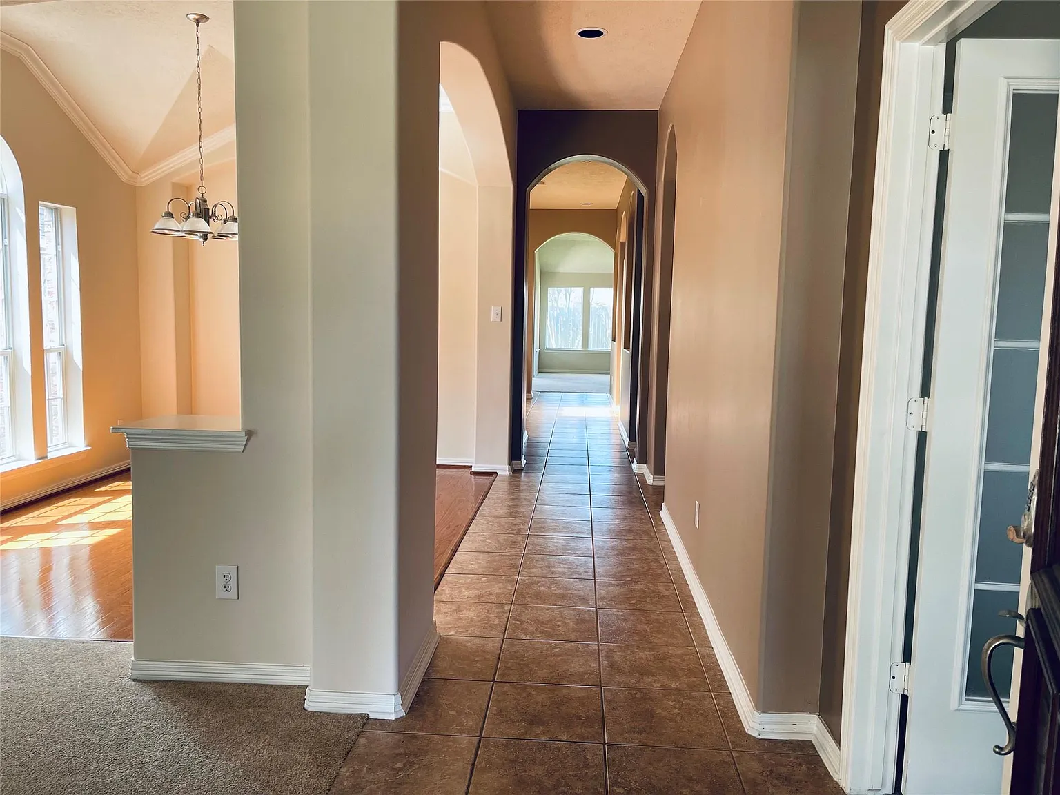 4 bed, 2.0 bath, 2500 sqft, $2,760 — Photo 4