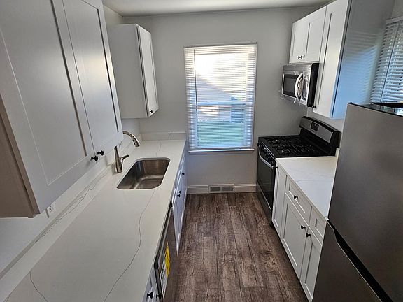 2nd image of 12731 Saratoga Ave
