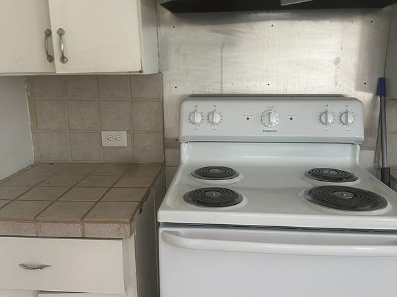 5th image of 12918 S Main St #1