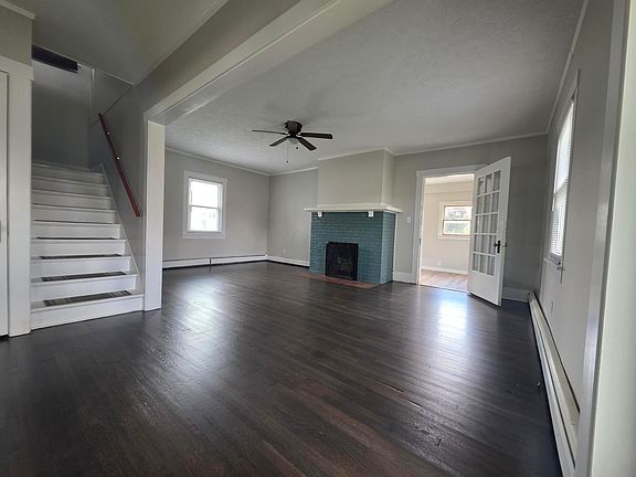 3rd image of 809 W Main St