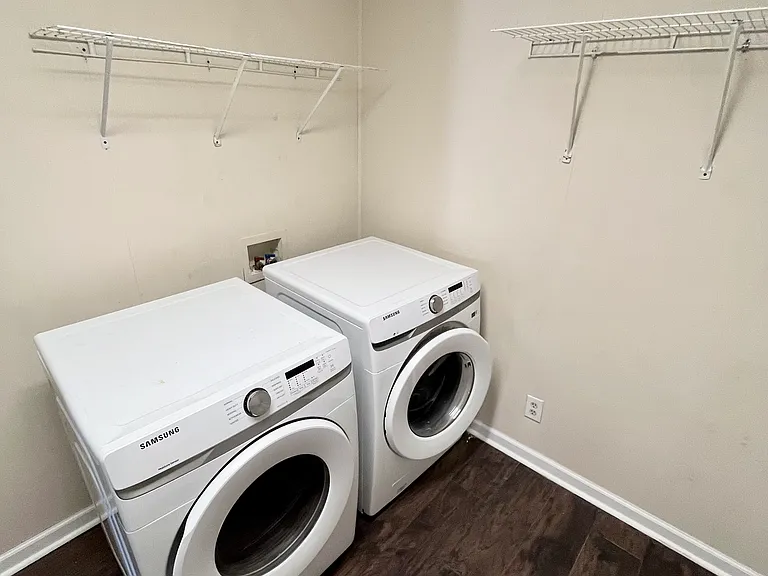 207 Lake Dr — Photo 10