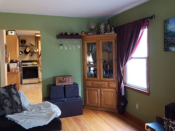 3rd image of 721 27th Ave NE