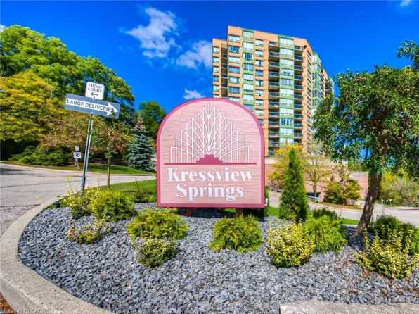 237 King St W #102, Cambridge, ON N3H 5L2
