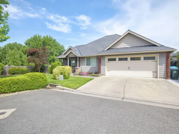 426 SE Cadet Ct, Grants Pass, OR 97527