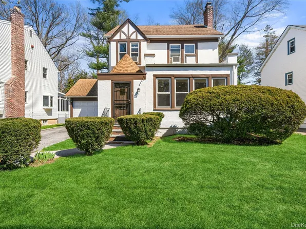 5 Burbury Lane, Great Neck, NY 11023