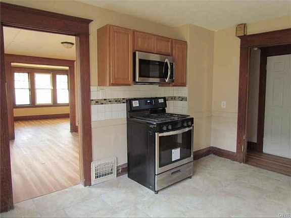 5th image of 706 Pond St #2