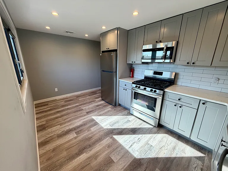 80 Koster St #2 — Photo 11