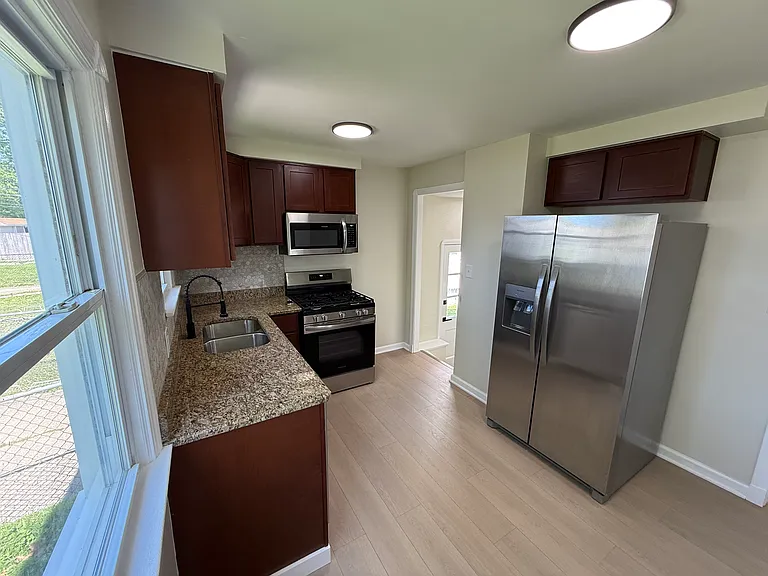 5602 Westlake Ave — Photo 10