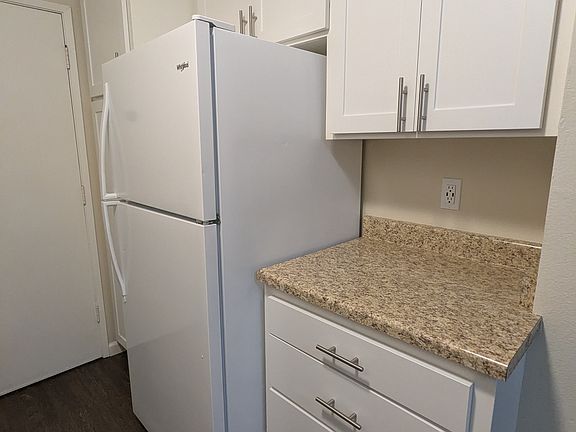 4th image of 300 E Romie Ln #8
